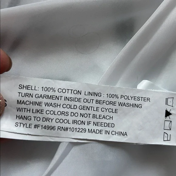 STOOSH White jean jacket. Beautiful detailed Blue floral embroidery. Size small - Picture 12 of 12